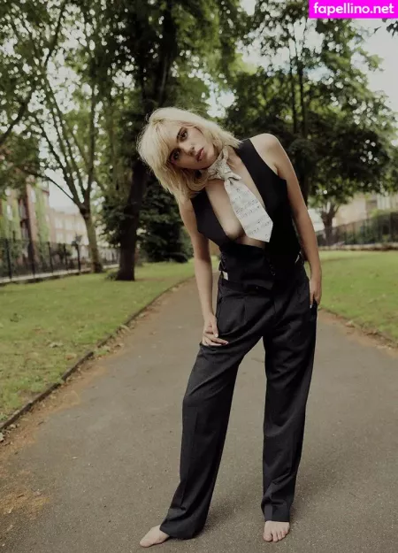 Julia Cumming OnlyFans Thumbnail #1LlJ2FYfud