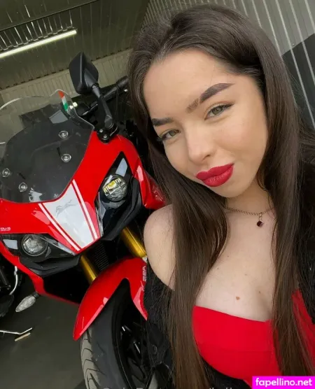 Julia Diamond OnlyFans Thumbnail #t32grst2Vr