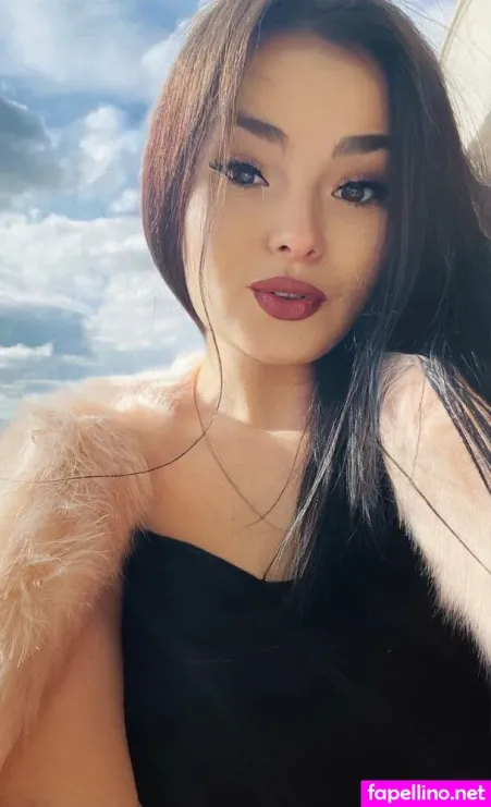 Julia Embeer OnlyFans Thumbnail #1qZ5oFY4fz