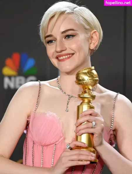 Julia Garner OnlyFans Thumbnail #3bpS6eX9LP