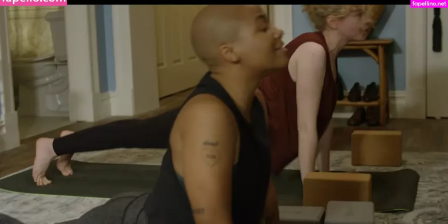 Julia Garner OnlyFans Thumbnail #IbgREuTbFA