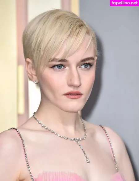 Julia Garner OnlyFans Thumbnail #JLB1ztwsyb