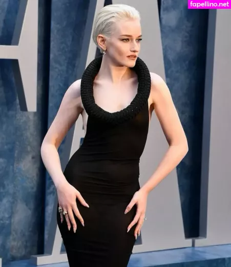 Julia Garner OnlyFans Thumbnail #Kl87660laM