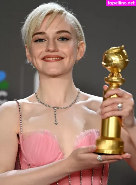 Julia Garner OnlyFans Thumbnail #LyKLIvo2U3