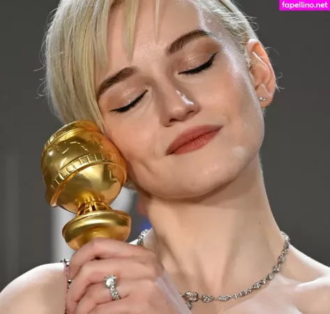 Julia Garner OnlyFans Thumbnail #OkS4aXz8Vw