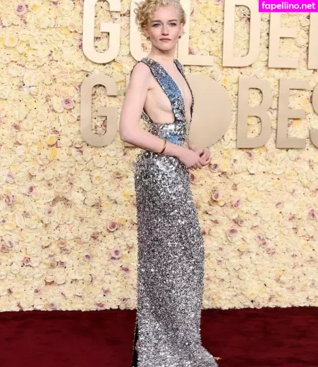 Julia Garner OnlyFans Thumbnail #YuTuqTDDbX