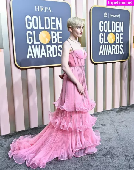 Julia Garner OnlyFans Thumbnail #Z34D5gVJCm