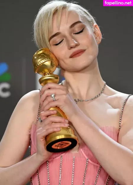 Julia Garner OnlyFans Thumbnail #fZWAJjokVr