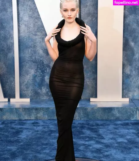 Julia Garner OnlyFans Thumbnail #g7KWldVgCj