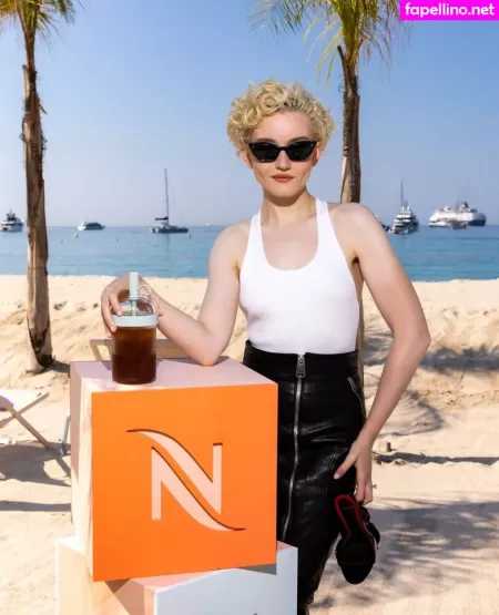 Julia Garner OnlyFans Thumbnail #lg8ylN1h4a