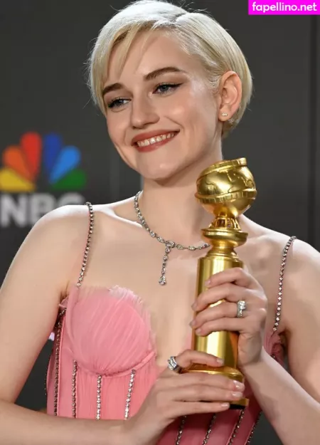 Julia Garner OnlyFans Thumbnail #m8huMemvTD