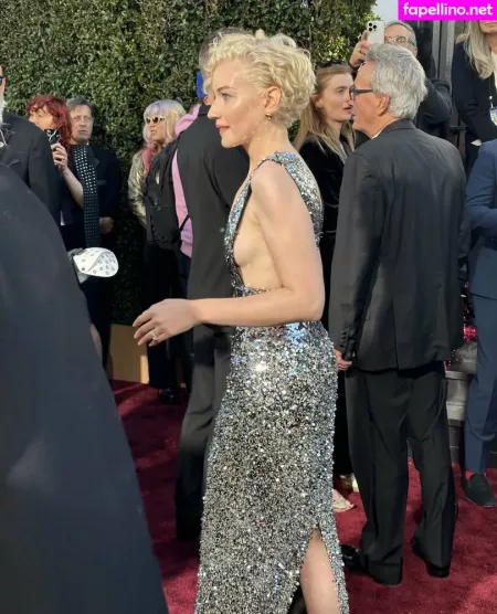 Julia Garner OnlyFans Thumbnail #pUUyfIstOO