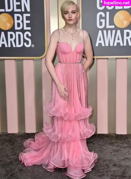 Julia Garner OnlyFans Thumbnail #znCvJ0Hv1s