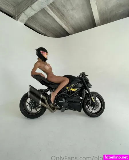 Julia Graff Free OnlyFans Thumbnail #NS8iAvUQJ5