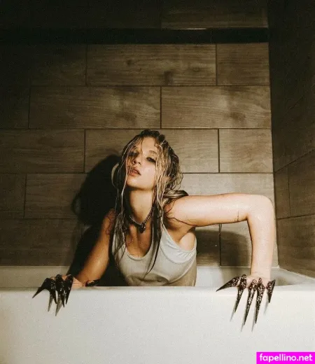 Julia Hart 15 OnlyFans Thumbnail #tmptlxG8bk