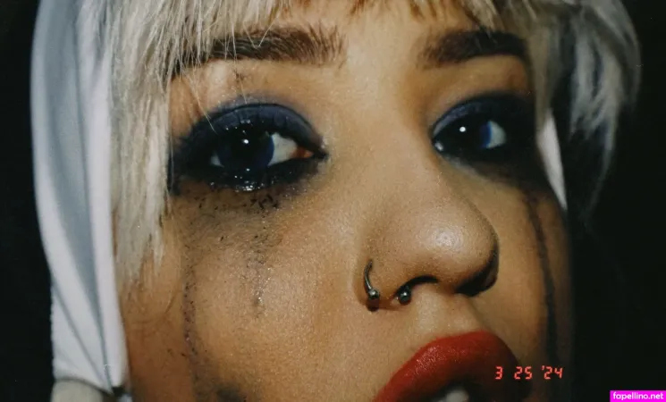 Julia In Disguise OnlyFans Thumbnail #r8ltn9ksei