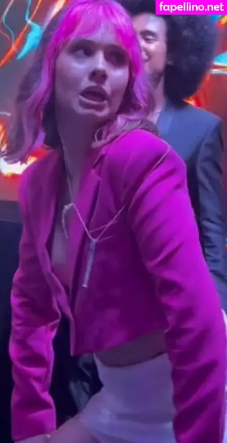 Julia K Barni OnlyFans Thumbnail #cAp2q67ggx