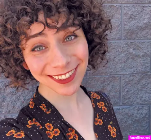 Julia Kaye Main Profile Photo