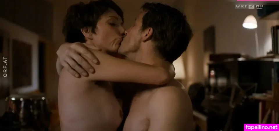 Julia Koschitz OnlyFans Thumbnail #dTCZHty6pA