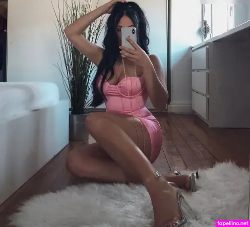 Julia Laurina OnlyFans Thumbnail #46uQVphPkV