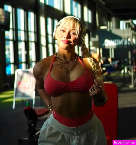 Julia Leonie Main Profile Photo