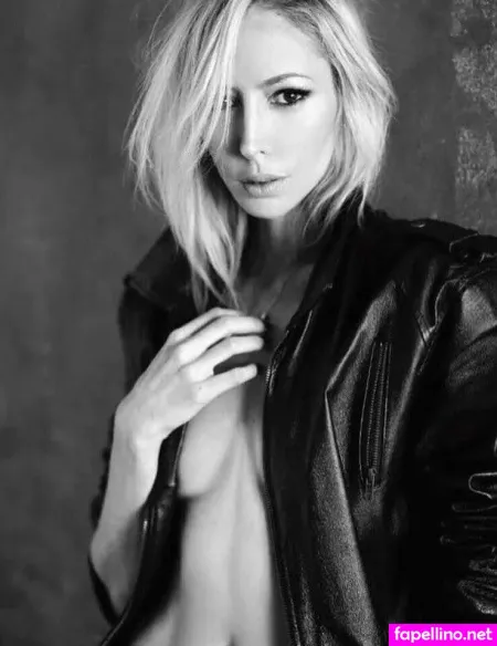 Julia Levy Boeken OnlyFans Thumbnail #NnFOhMWxy4