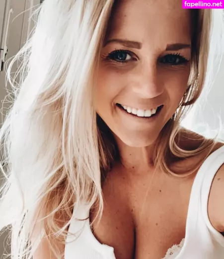 Julia Lindholm OnlyFans Thumbnail #oFmVCgXv9a