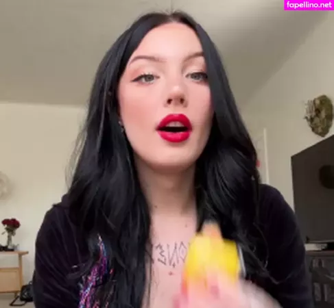 Julia Molligan OnlyFans Thumbnail #0goFpbumZD