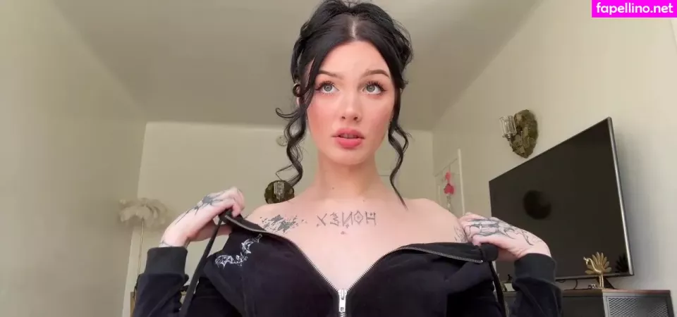 Julia Molligan OnlyFans Thumbnail #8VBIMYPggJ