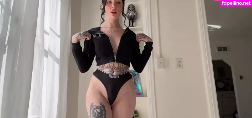 Julia Molligan OnlyFans Thumbnail #I1IT3dvEXg