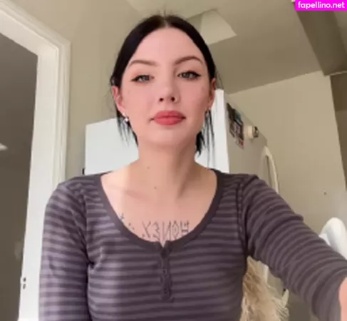Julia Molligan OnlyFans Thumbnail #PsK2FYeff5