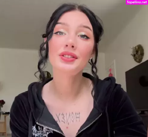 Julia Molligan OnlyFans Thumbnail #T3M1QPTyA3