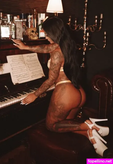 Julia Natalie Main Profile Photo