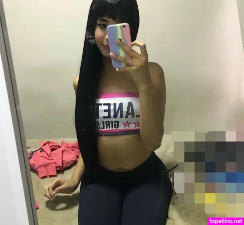 Julia Santos Main Profile Photo