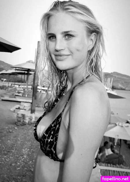 Julia Schacht OnlyFans Thumbnail #7QcbzT8QRx