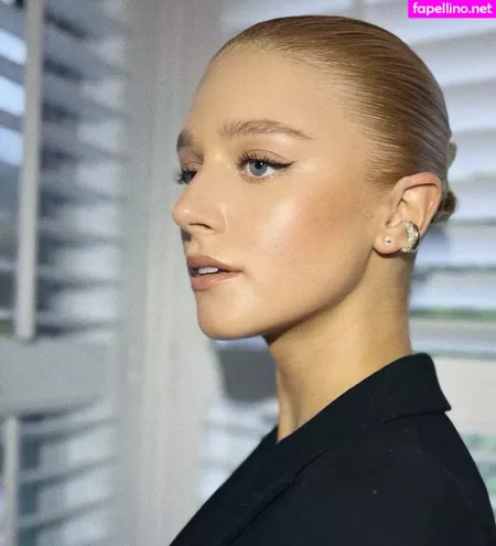 Julia Schlaepfer OnlyFans Thumbnail #hTwwzR9IPi