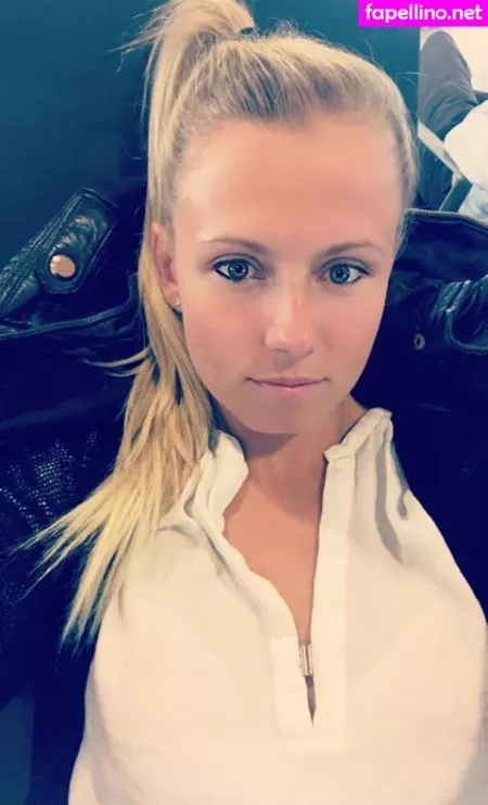 Julia Simic OnlyFans Thumbnail #0ECCIdkkYL