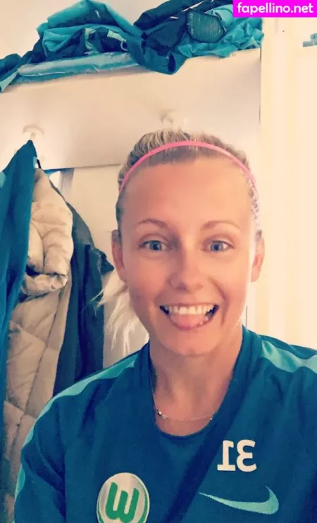 Julia Simic OnlyFans Thumbnail #7yrkhzToHn