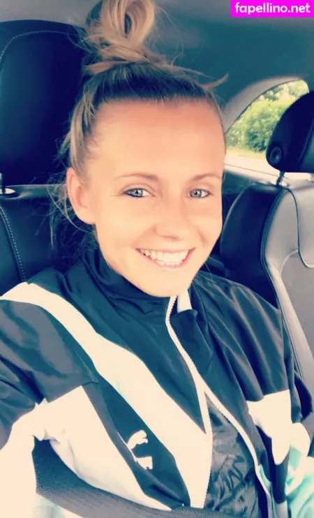 Julia Simic OnlyFans Thumbnail #x0IswuwdS3