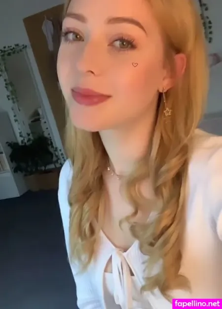 Julia Skinny OnlyFans Thumbnail #D4Vr7pY5f5