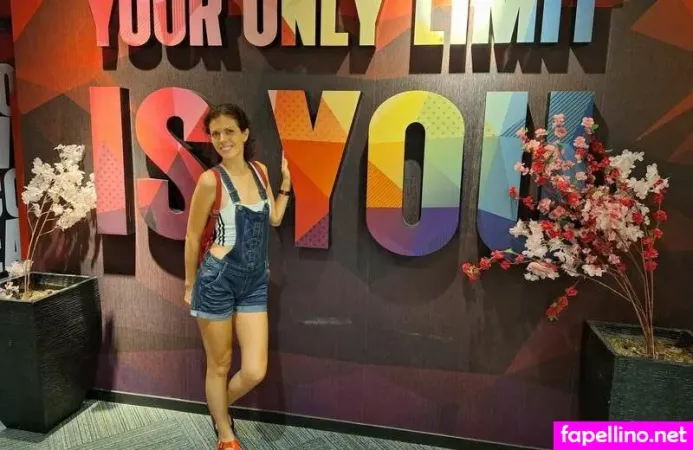 Julia V Earth OnlyFans Thumbnail #Aw7fFcN9yJ