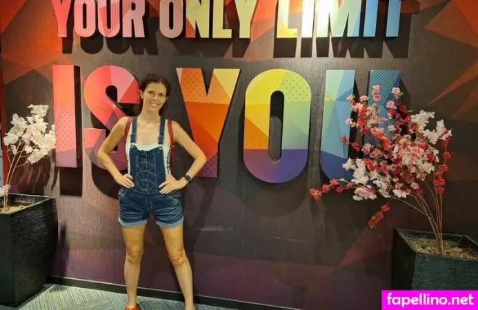 Julia V Earth OnlyFans Thumbnail #FUqNidoXNH