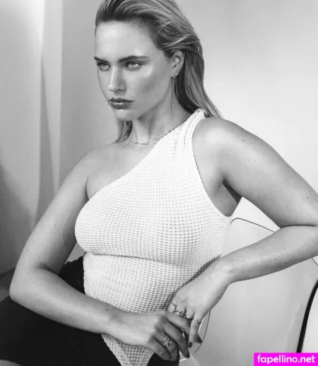 Julia Van Hest OnlyFans Thumbnail #IZliYMHlvd