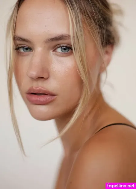 Julia Van Hest OnlyFans Thumbnail #u7yBz91UHn