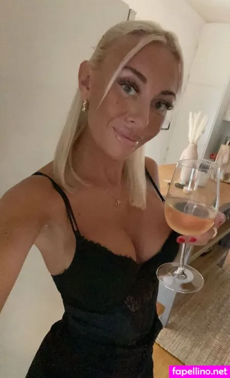 Juliaaswe OnlyFans Thumbnail #6Vaoc1LsIl