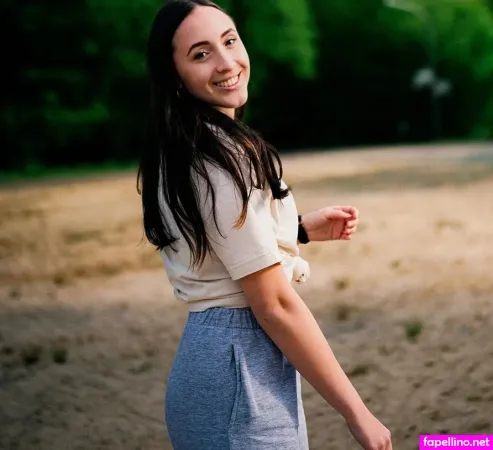 Juliabellax OnlyFans Thumbnail #ZMG3pv2wmt