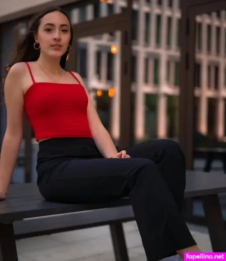 Juliabellax OnlyFans Thumbnail #aV4EltGe1g