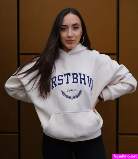 Juliabellax OnlyFans Thumbnail #b5j4H4RpD6