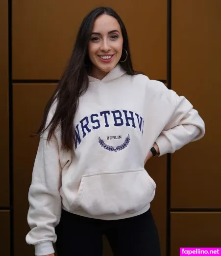 Juliabellax OnlyFans Thumbnail #emecob3YfA