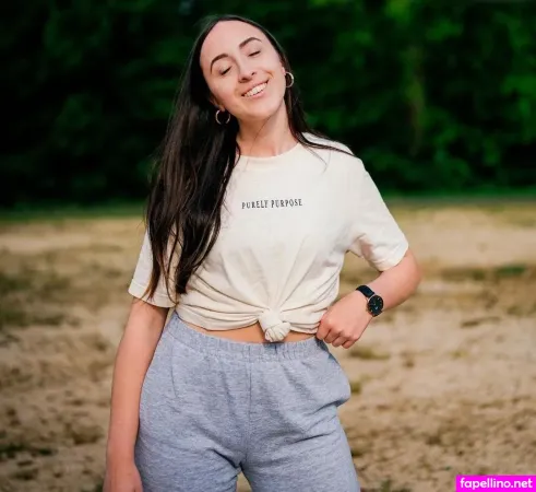 Juliabellax OnlyFans Thumbnail #g84T7PF93v